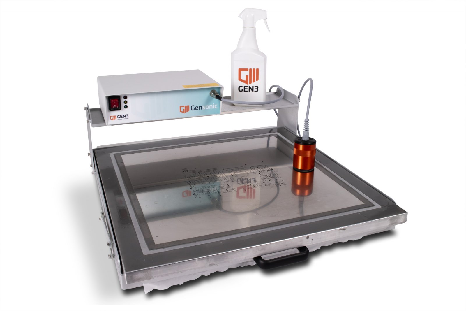 Sistema portátil GEN3 Gensonic realizando limpeza ultrassônica de stencil SMT